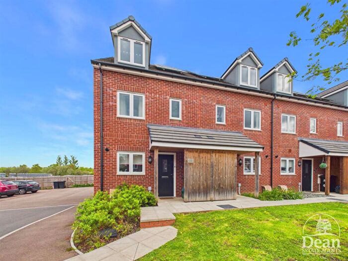 3 Bedroom End Of Terrace House For Sale In St. Hilaire Avenue, Coleford, GL16