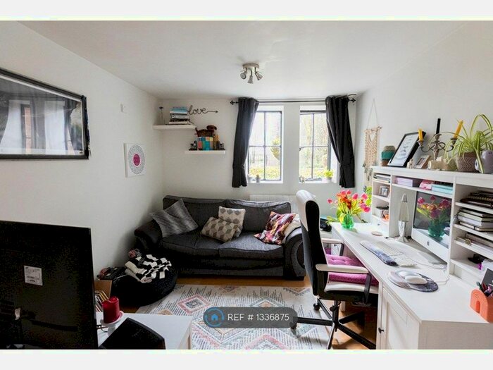 1 Bedroom Flat To Rent In Clock Court, London, E11