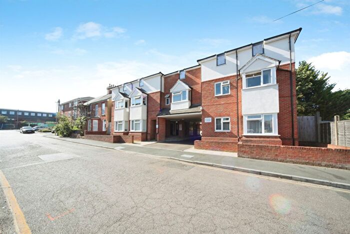 2 Bedroom Flat For Sale In Empress Road, Luton, LU3