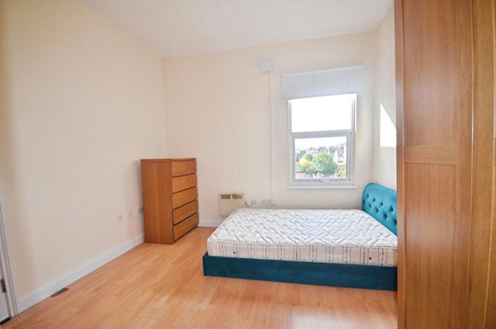 Studio To Rent In Brownhill Road, London, SE6