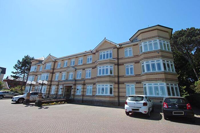 2 Bedroom Flat For Sale In West Promenade, Rhos On Sea, LL28