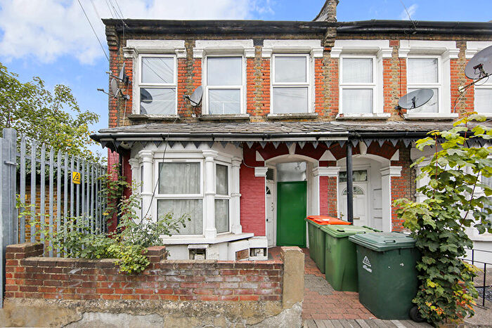 1 Bedroom Flat For Sale In Little Ilford Lane, E12
