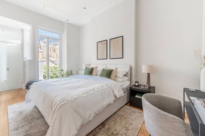 1 Bedroom Flat For Sale In Roland Gardens, South Kensington, London, SW7