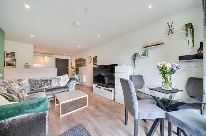 1 Bedroom Flat For Sale In Panta House, Old Barn Lane, Kenley, CR8