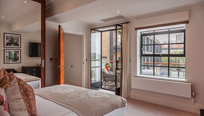 3 Bedroom Flat To Rent In Rainville Road, London, W6