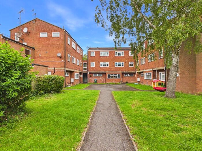 2 Bedroom Maisonette For Sale In Lavric Road, Walton Court, Aylesbury, HP21
