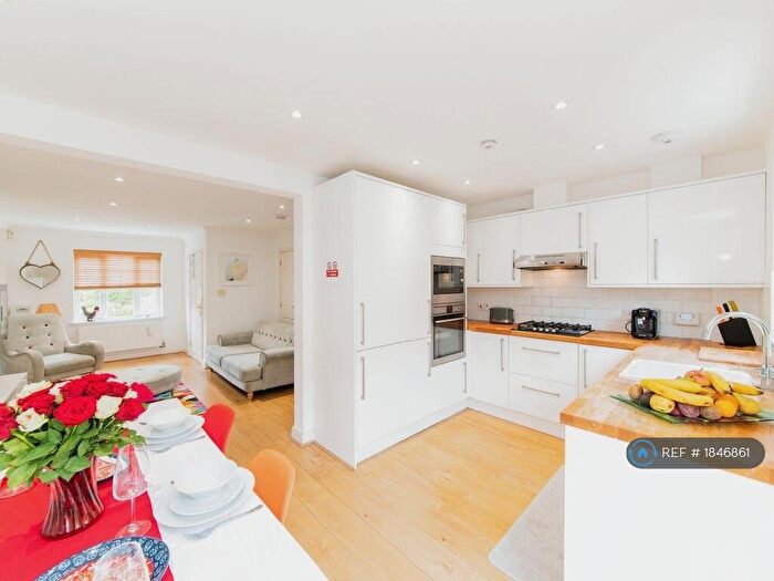 4 Bedroom Semi-Detached House To Rent In Tiverton Way, London, NW7