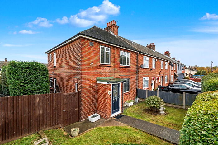 3 Bedroom End Of Terrace House For Sale In Kitchener Avenue, Chatham, ME4