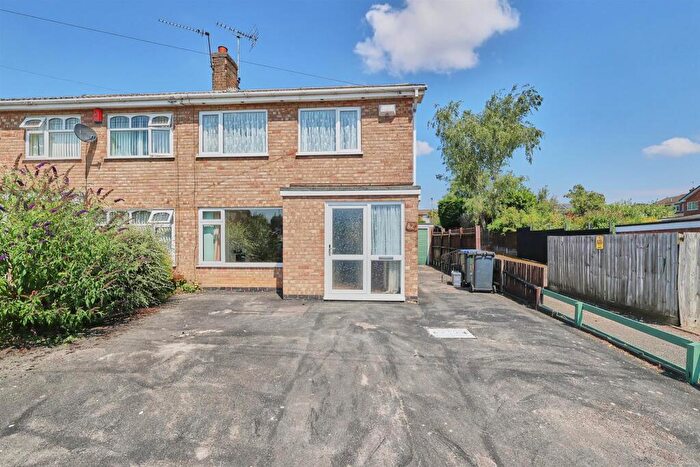 3 Bedroom Semi-Detached House For Sale In Outlands Drive, Hinckley, LE10