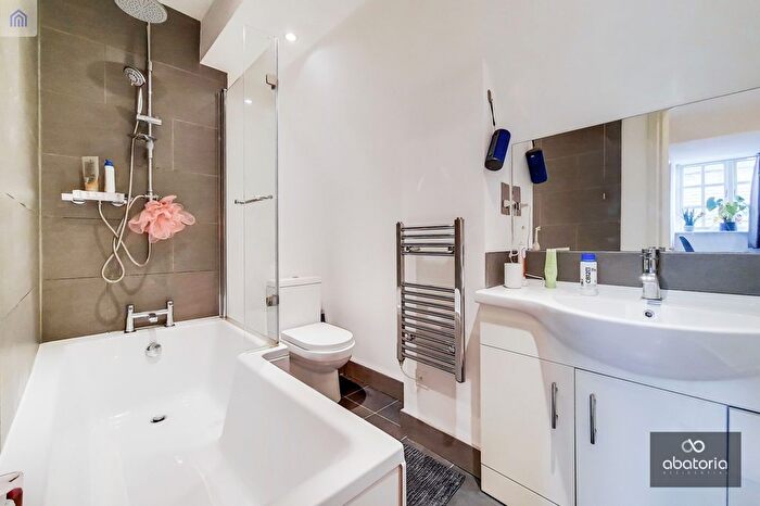 2 Bedroom Flat To Rent In Bridewell Place, London, E1W