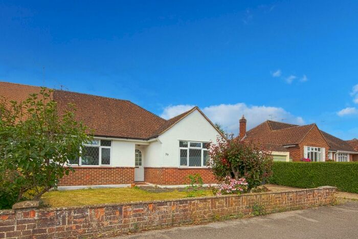 2 Bedroom Bungalow To Rent In Ray Lea Road, Maidenhead, SL6