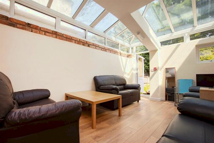 6 Bedroom House To Rent In Heeley Road, Selly Oak, Birmingham, B29