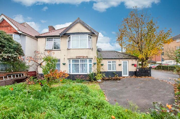 3 Bedroom Detached House For Sale In Bitterne Road West, Southampton, Hampshire, SO18