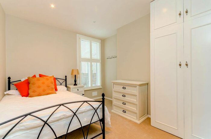 2 Bedroom Flat To Rent In Balvernie Grove, Southfields, London, SW18