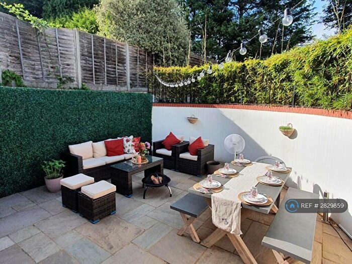 2 Bedroom Flat To Rent In Gloucester Road, Redhill, RH1