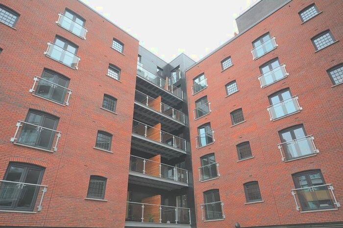 2 Bedroom Flat To Rent In Trade Street, Cardiff, CF10