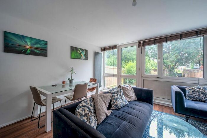 3 Bedroom Maisonette To Rent In Hersham Close, Roehampton, London, SW15