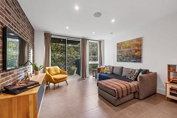 3 Bedroom Flat To Rent In Remus Road, London, E3