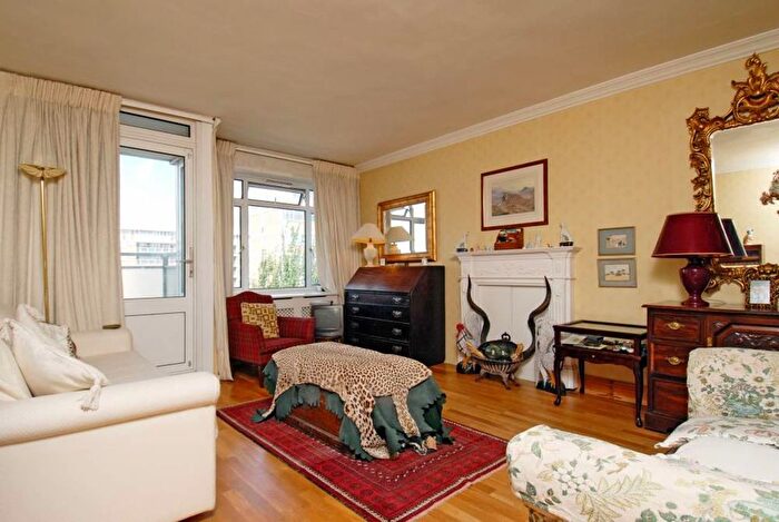 2 Bedroom Flat To Rent In Bramwell House, Pimlico Amp; Westminster, SW1V