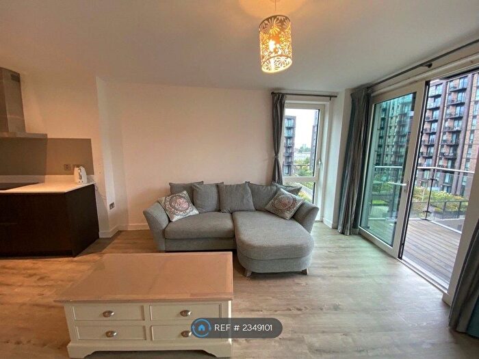 2 Bedroom Flat To Rent In Lockside Lane, Salford, M5