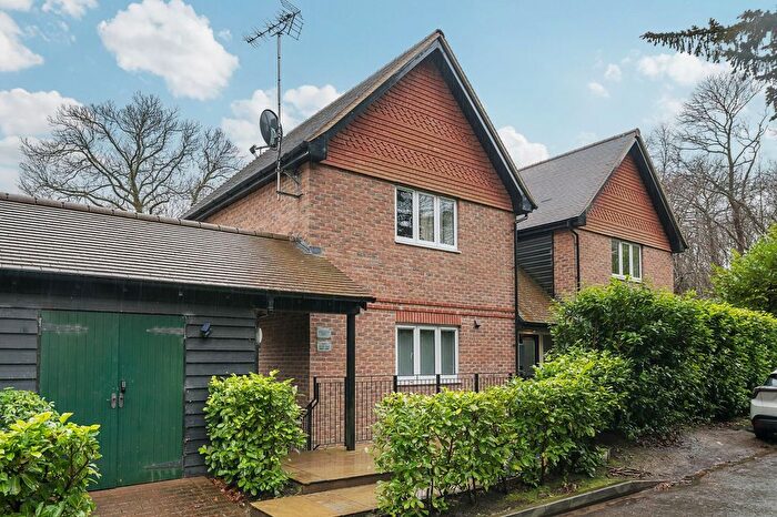 1 Bedroom Flat To Rent In Lower Hanger, Haslemere, GU27