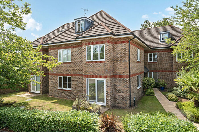 1 Bedroom Apartment For Sale In Woodgate Close, Cobham, Surrey, KT11