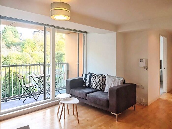 1 Bedroom Flat To Rent In Saxton, The Avenue, Leeds, West Yorkshire, LS9