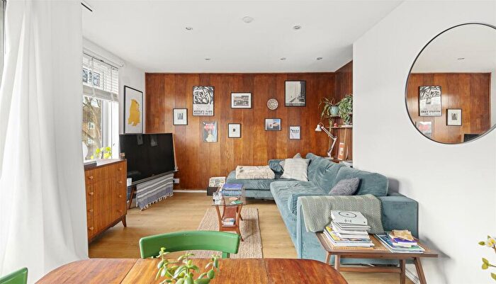 2 Bedroom Flat To Rent In Windsor Grove, London, SE27