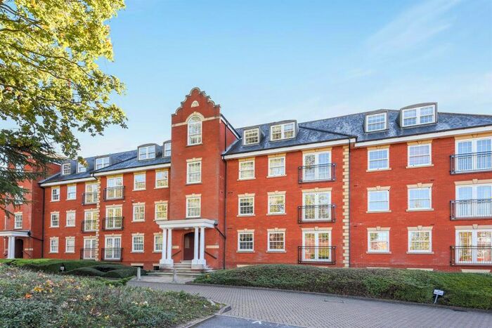 2 Bedroom Apartment To Rent In Keephatch House, Wokingham, RG40