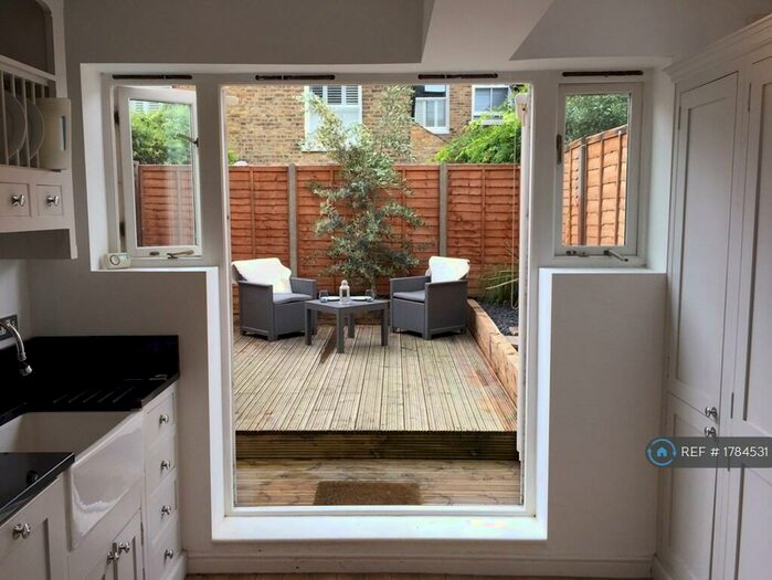 2 Bedroom Flat To Rent In Chatto Road, London, SW11