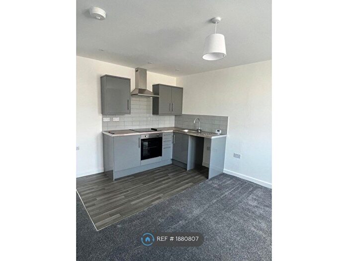 1 Bedroom Flat To Rent In Victoria Place, Northowram, Halifax, HX3