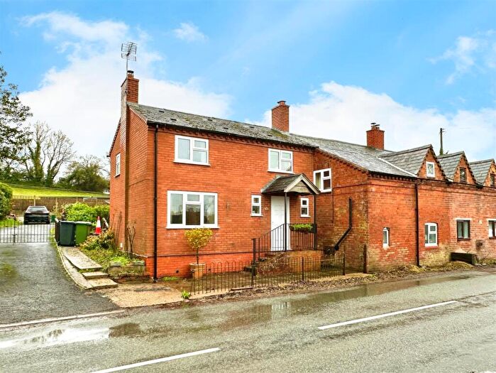 3 Bedroom Semi-Detached House For Sale In Astwood Lane, Feckenham, Redditch, B96