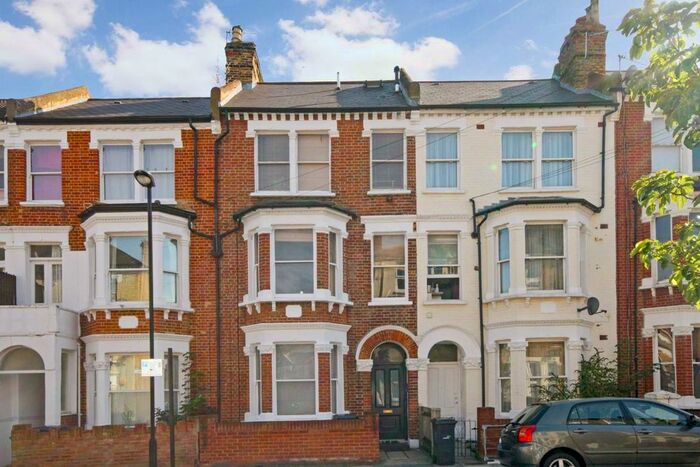 5 Bedroom Flat To Rent In Prideaux Road, London, SW9