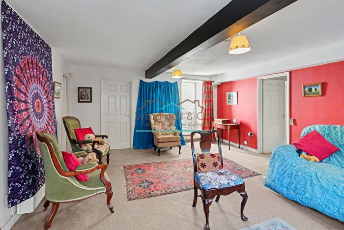 2 Bedroom Flat For Sale In Bridge Street, Raunds, NN9