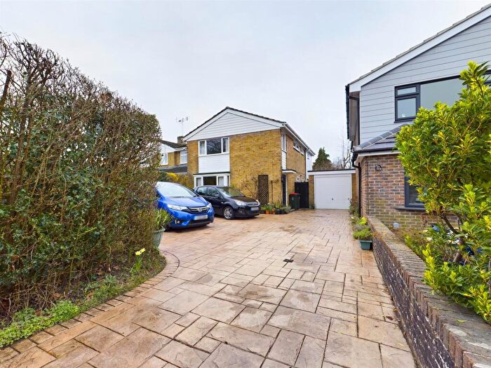 4 Bedroom Detached House For Sale In Furnace Green, Crawley, RH10