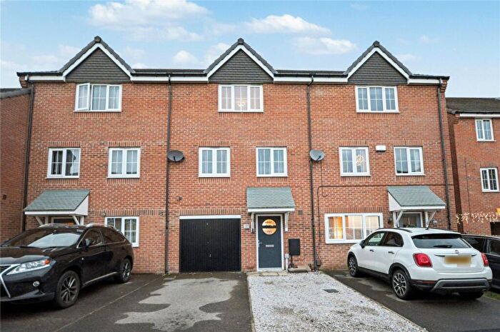 3 Bedroom Town House For Sale In Waggon Road, Leeds, West Yorkshire, LS10