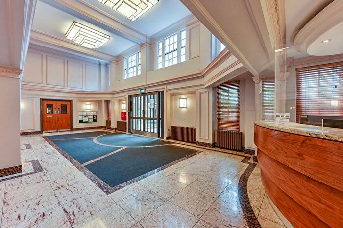 2 Bedroom Flat For Sale In Edgware Road, Hyde Park Estate, London, W2