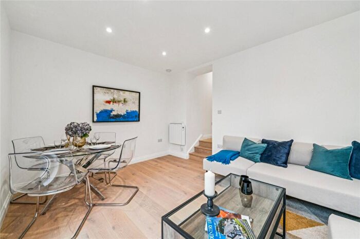 2 Bedroom Apartment For Sale In Northcote Road, London, SW11