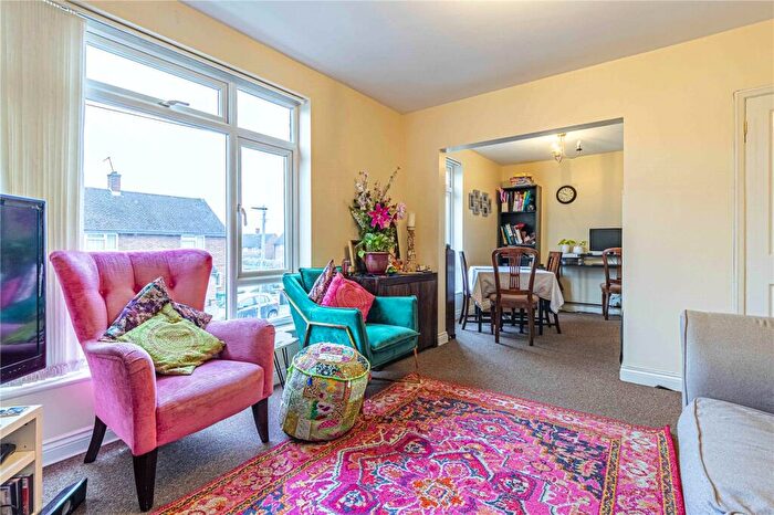 3 Bedroom Maisonette For Sale In Hobletts Road, Adeyfield, Hemel Hempstead, Hertfordshire, HP2