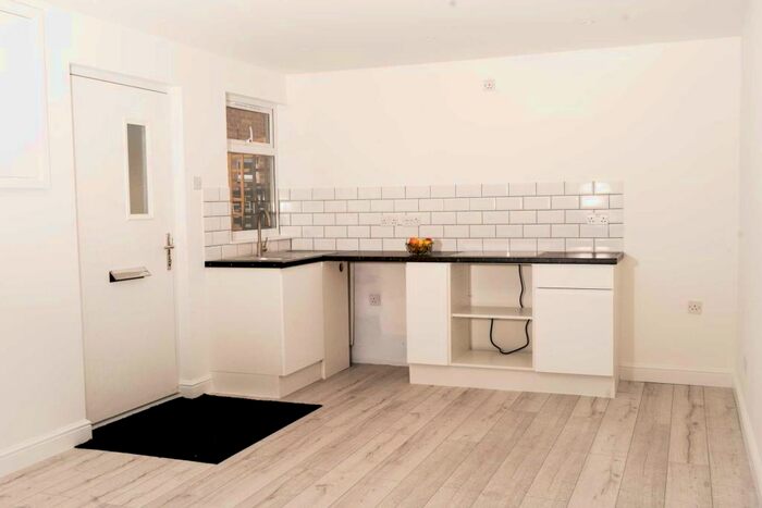 Studio To Rent In Mossbank Avenue, Luton, LU2