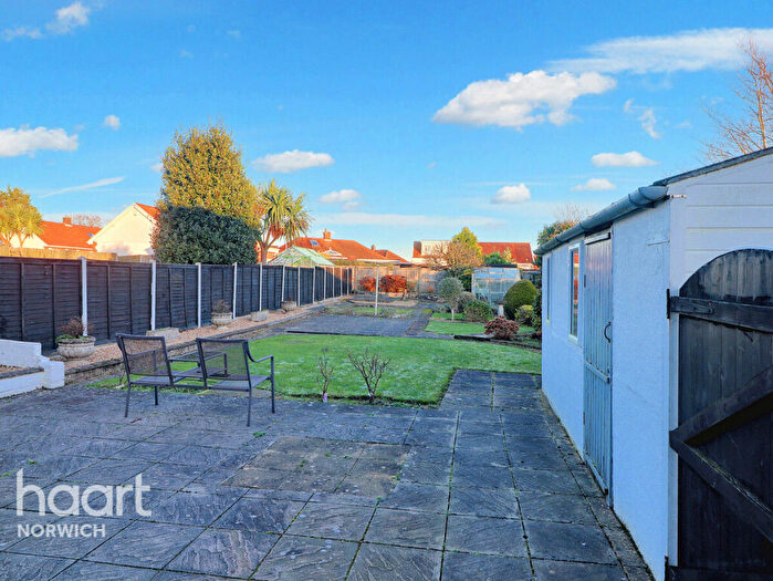 2 Bedroom Semi-Detached Bungalow For Sale In Thorpe Avenue, Norwich, NR7