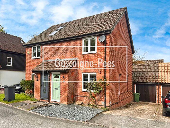 2 Bedroom Property To Rent In Exeter Close, Basingstoke, RG22