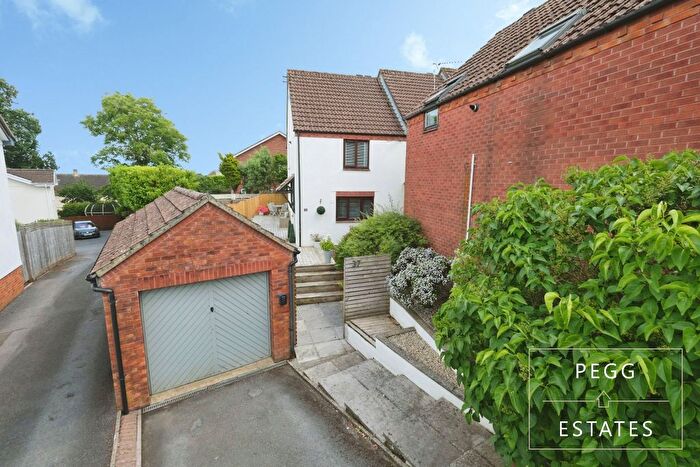 3 Bedroom End Terrace House For Sale In Hameldown Close, Torquay, TQ2