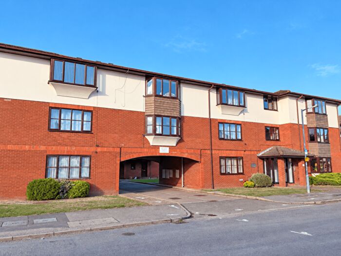 1 Bedroom Apartment For Sale In Leeward Court, St. Andrews Road, Felixstowe, IP11