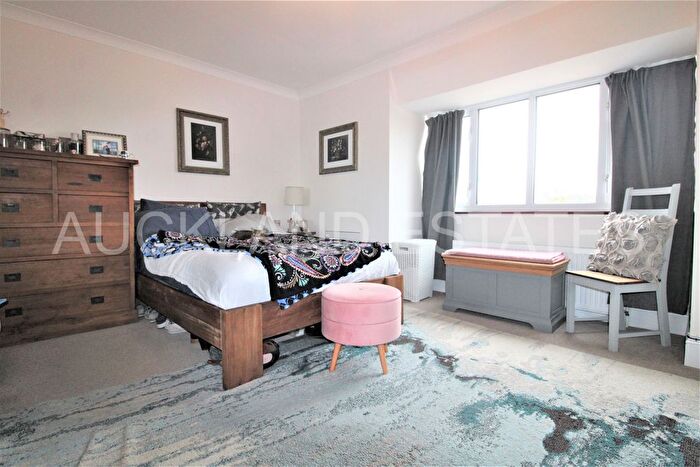 Studio To Rent In Darkes Lane, Potters Bar, EN6