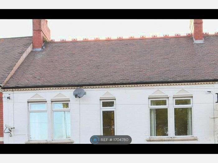 2 Bedroom Flat To Rent In Church Road, Hartshill, Nuneaton, CV10