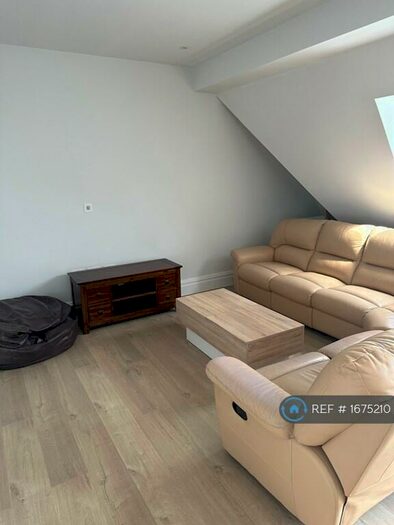 3 Bedroom Flat To Rent In Knyveton Road, Bournemouth, BH1