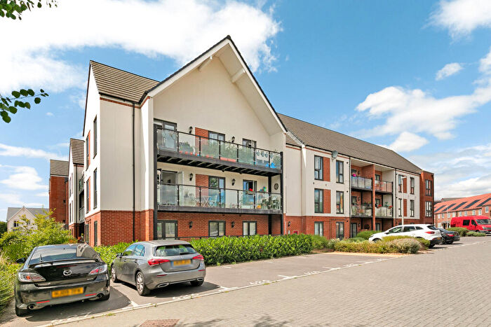 2 Bedroom Apartment For Sale In Beechey Place, Wokingham, RG40