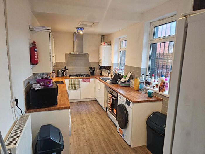 5 Bedroom End Of Terrace House For Sale In Claremont Road, Manchester, M14