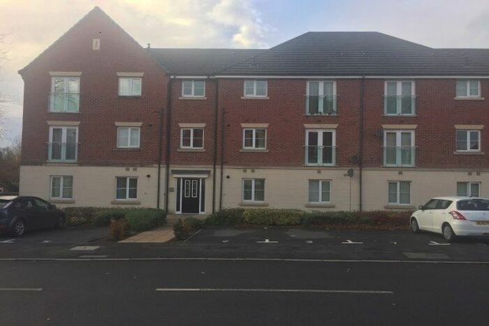 2 Bedroom Flat To Rent In Tensing Fold, Dukinfield, SK16